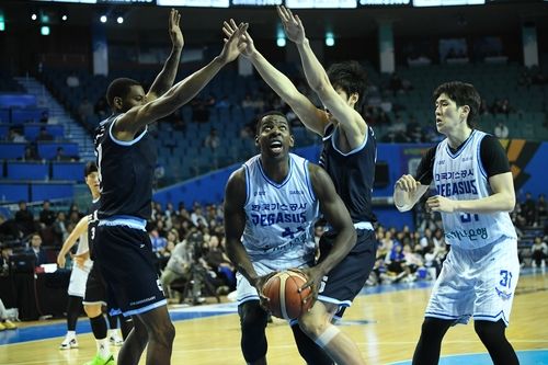 가스공사 니콜슨의 공격