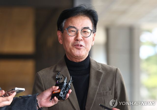 중앙지검 출석하는 강철원 전 서울시 정무부시장