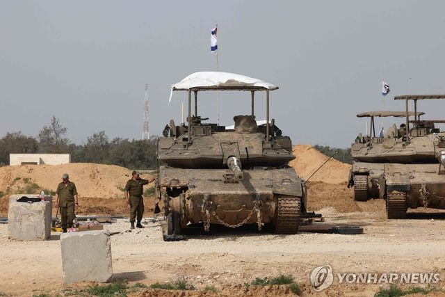 가자지구 인근에 배치된 이스라엘군 병사들의 모습