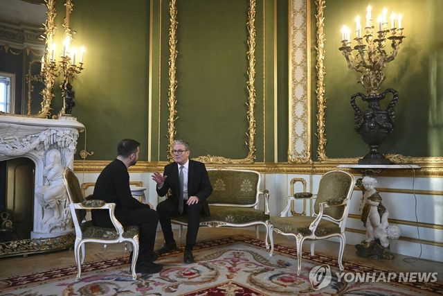 2일 만난 스타머 총리와 젤렌스키 대통령