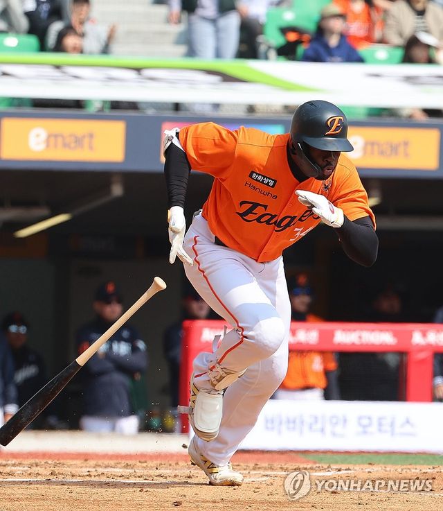 플로리얼 첫 타점 2루타