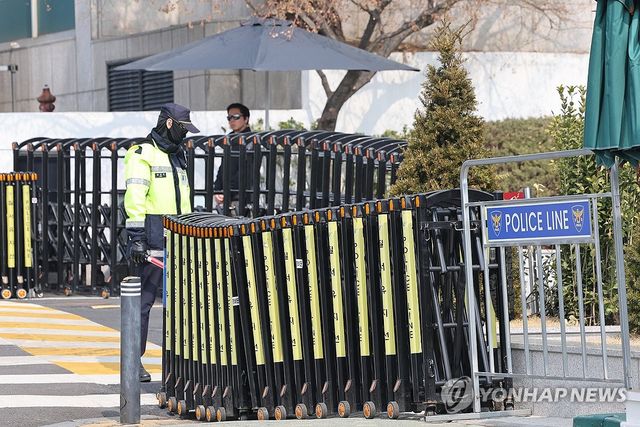 대통령 관저 인근 배치된 경찰