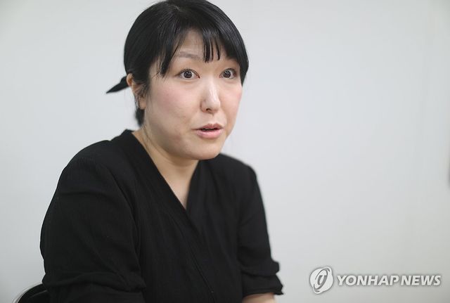 연합뉴스와 인터뷰 중인 나부협 김수빈 회장