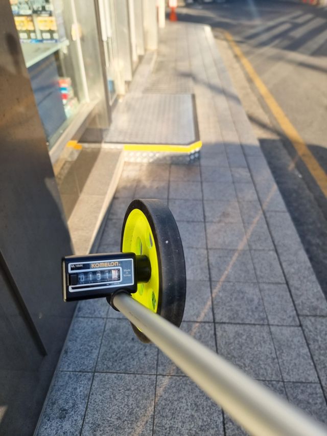 담배소매인 간 거리 측정 도구인 미터기 사용 모습