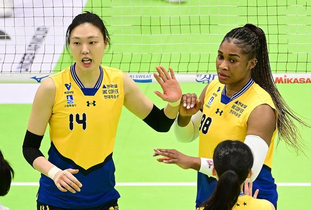 V리그 현대건설, 페퍼에 완승