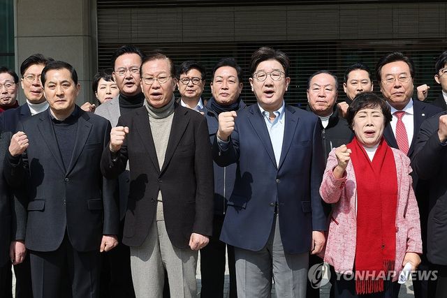 국민의힘, 대검찰청 앞 비상의원총회