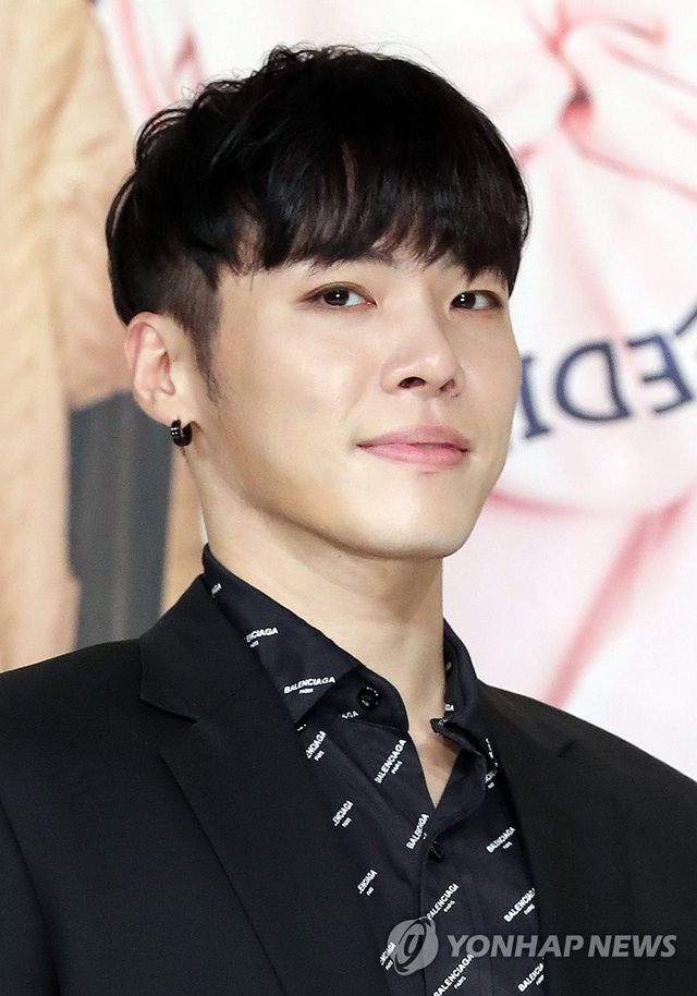 가수 휘성, 자택서 숨진 채 발견