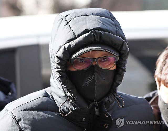 서울남부지법 들어서는 '건진법사' 전성배