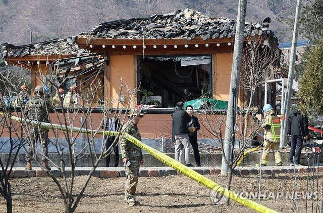 포탄 낙하 사고로 통제된 마을 일대