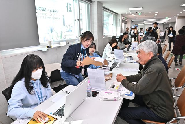 민생회복지원금 지급 상황 점검하는 최승준 군수