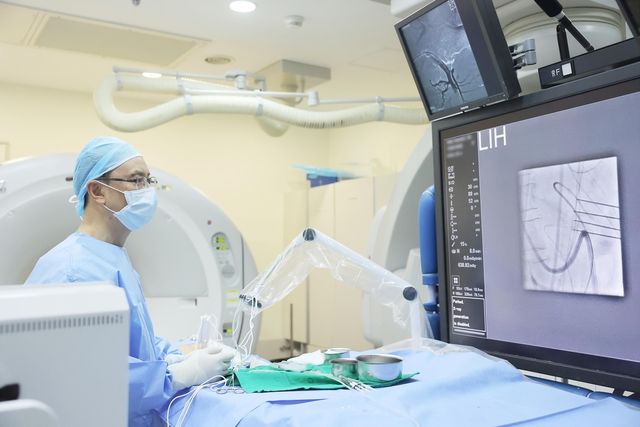 (서울=연합뉴스) 세브란스병원 영상의학과 김만득 교수 시술 사진. 2025.03.11. [세브란스병원 제공. 재판매 및 DB 금지]