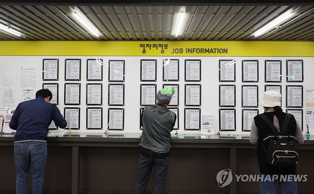 취업자 증가폭 둔화…건설업은 10만명 감소