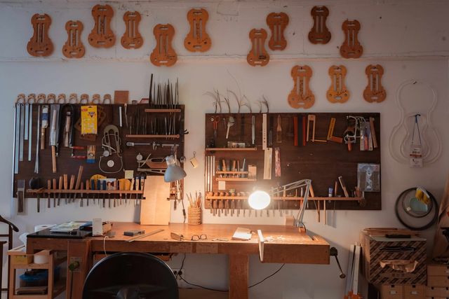 '클래식 악기 탐구생활'이 진행되는 악기공방