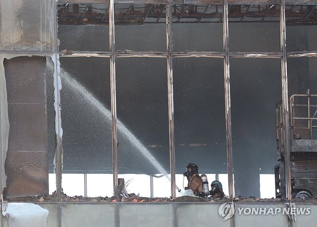 부산 반얀트리 공사장 화재 잔불 진화 작업