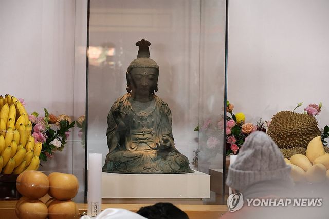 647년 만에 서산 부석사로 돌아온 고려 금동관세음보살좌상