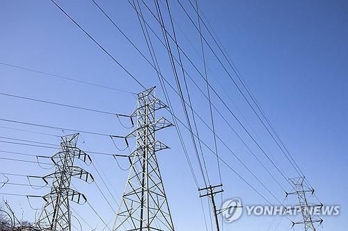 캐나다 온타리오주 접경지역의 미 미시간주 송전탑