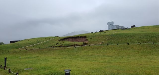 사면 일부가 붕괴된 세계유산 대성동고분군 