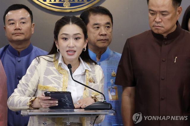 패통탄 친나왓 태국 총리(왼쪽 두번째)