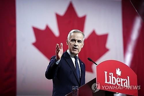 연설하는 마크 카니 신임 캐나다 자유당 대표