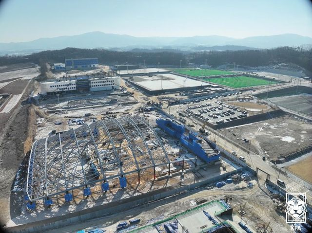 건설 중인 천안축구종합센터
