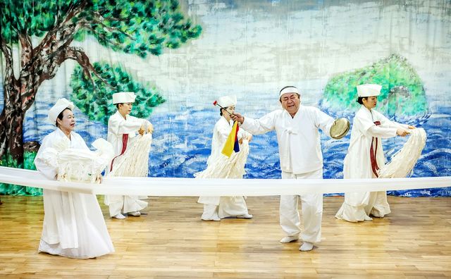 조오환 명창이 진도 씻김굿 중 '길닦음'을 부르고 있다. [사진/백승렬 기자]