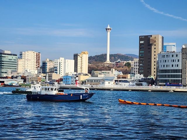 방제 작업 펼치는 해경