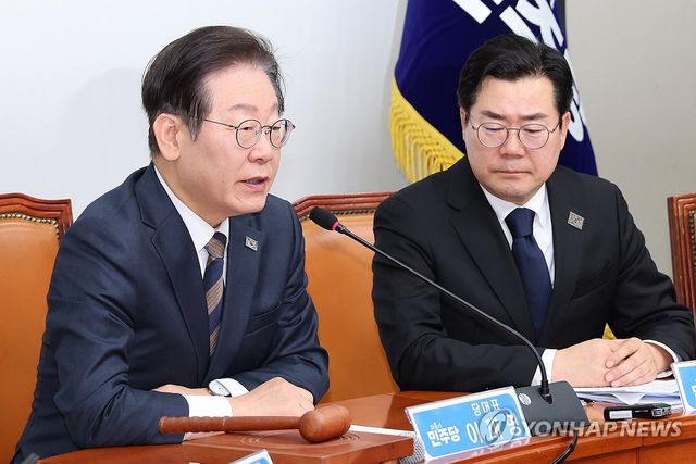 발언하는 이재명 대표