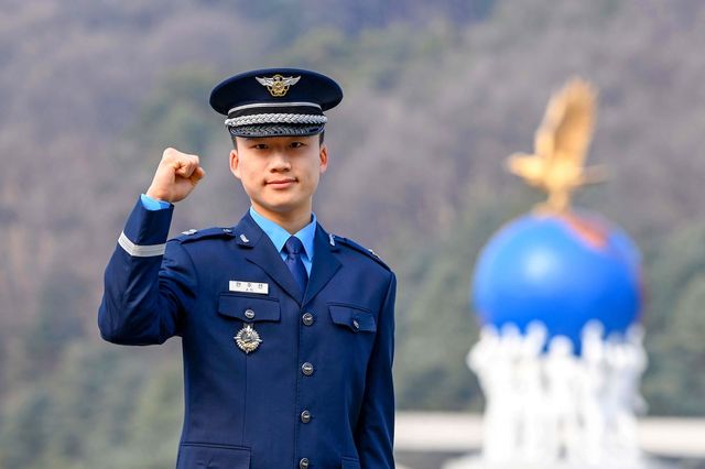 수석 졸업자 안주선 소위