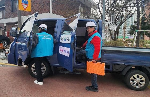'스피드 용반장' 복지시설 기동대가 점검에 나서는 모습