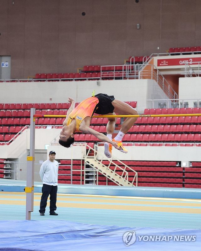 '스마일 점퍼' 우상혁, 대구서 전지훈련