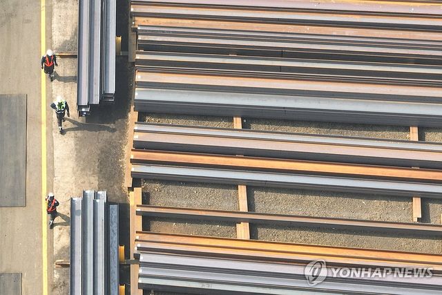 트럼프 정부, 내일부터 철강 관세 25％ 부과