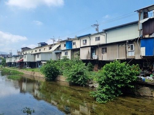 충주 공설시장 건물