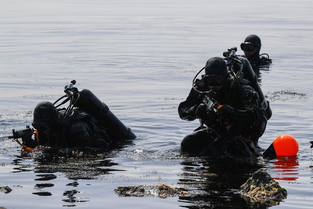 훈련하는 해병대 수색대원