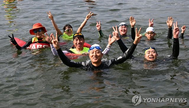 시민들과 기념촬영하는 오세훈 시장