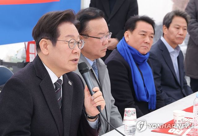 시국간담회 발언하는 이재명 대표