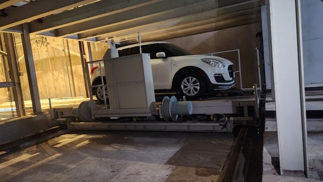 엠피시스템으로 주차 중인 차량