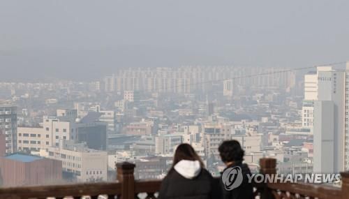 미세먼지로 뿌연 청주시내
