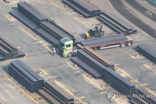 미 철강 관세 25％ 발효 하루 전…긴장감 감도는 철강업계