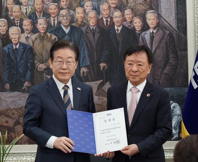 세계한인민주회의 원외부의장에 임명된 심상만 전 세계한인회총연합회장