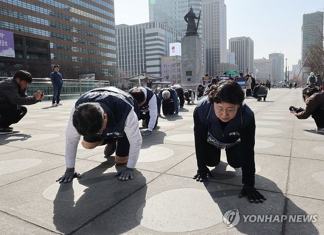 삼보일배 하는 조국혁신당
