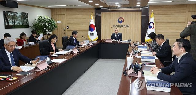 전체 회의 주재하는 고학수 위원장