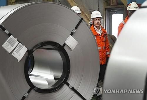 온타리오주 철강공장을 둘러보는 마크 카니 차기 캐나다 총리