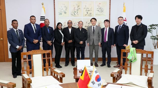 강원도 방문한 동티모르공화국 정부 관계자와 기념사진
