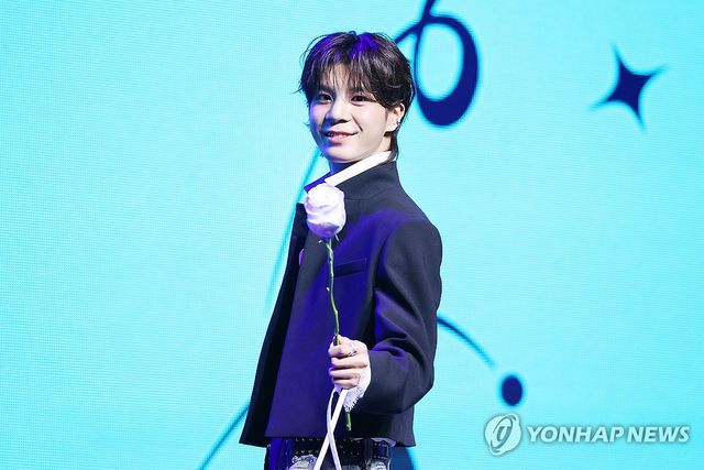 정동원, 꽃을 든 남자