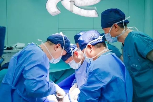 중국 시징병원 의료진 수술 장면 