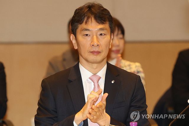 열린 토론 참석한 이복현 금감원장