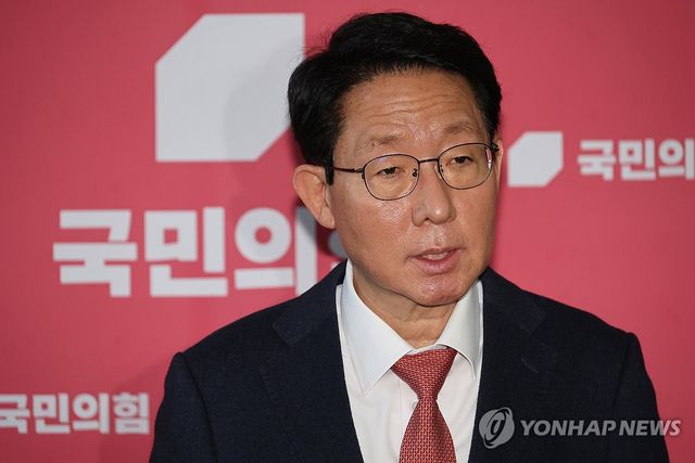 연금 개혁안 등 현안 관련 브리핑 하는 김상훈 정책위의장