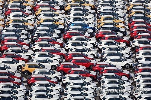 평택항에서 대기 중인 수출용 자동차 