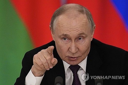 기자회견 중인 푸틴 대통령