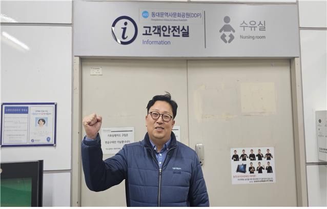지하철역 헤매던 치매노인 귀가를 도운 서울교통공사 라광수 차장 